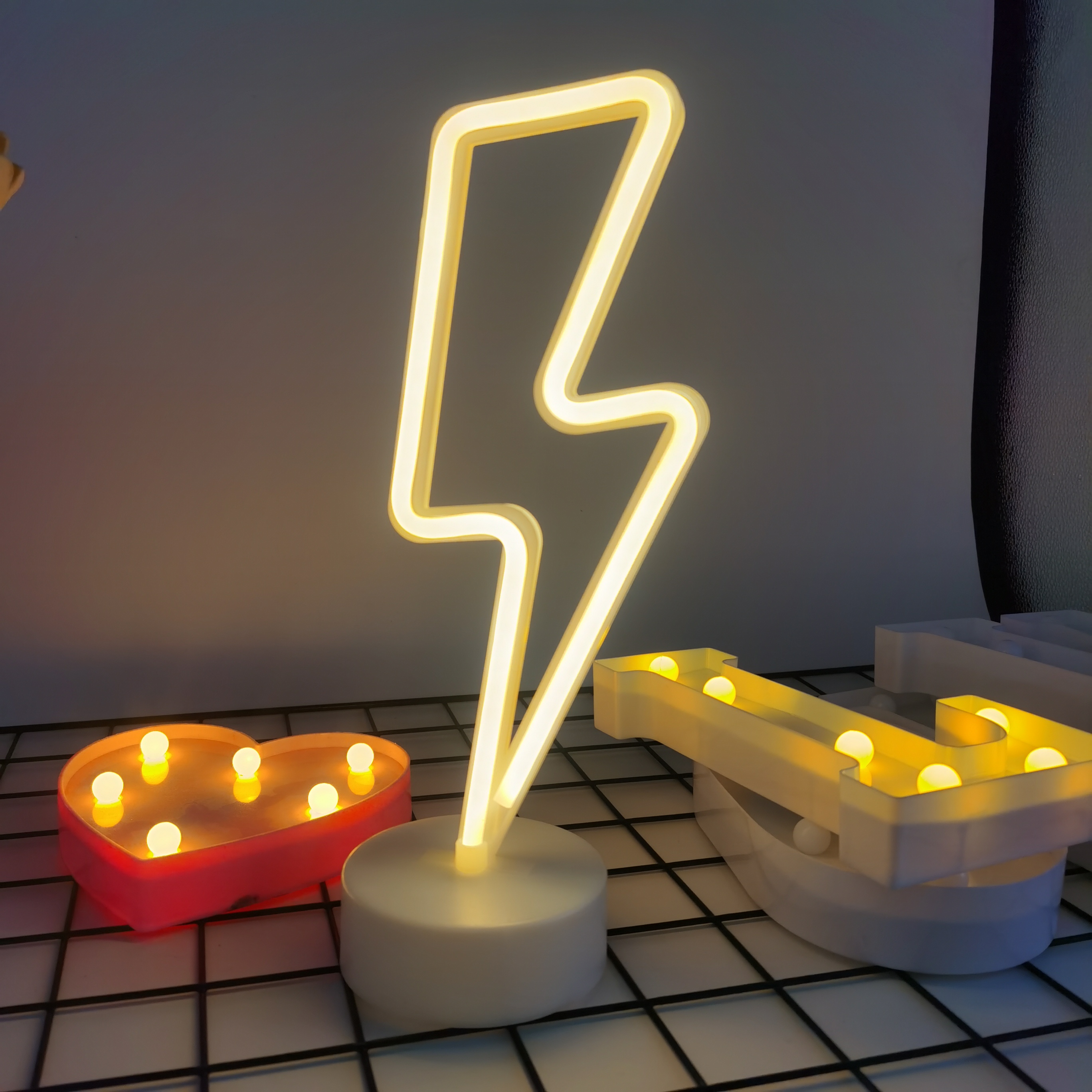 Lightning LED neon light, USB  - Party Games Girls Night reseña y precio
